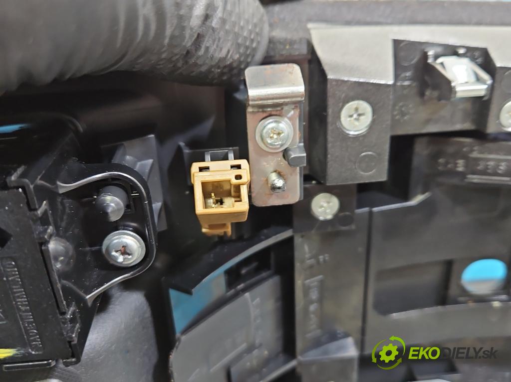 Nissan X-trail III T32 2013-2021 1.6 dci 131 HP automatic 96 kW 1598 cm3 5- kryt plast 969XC4CC4A