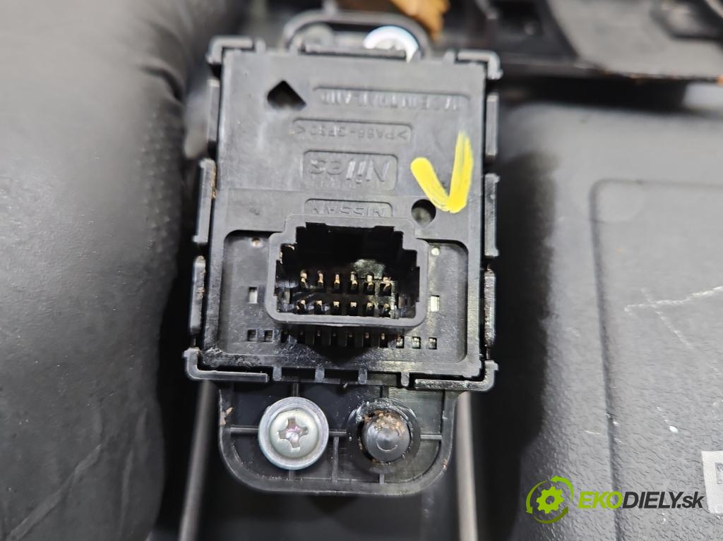 Nissan X-trail III T32 2013-2021 1.6 dci 131 HP automatic 96 kW 1598 cm3 5- kryt plast 969XC4CC4A