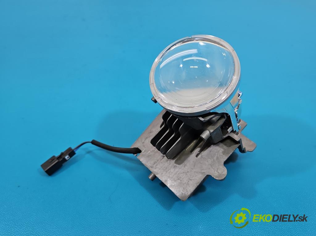 Nissan X-trail III T32 2013-2021 1.6 dci 131 hp automatic 96 kW 1598 cm3 5- čočka reflektor: levého