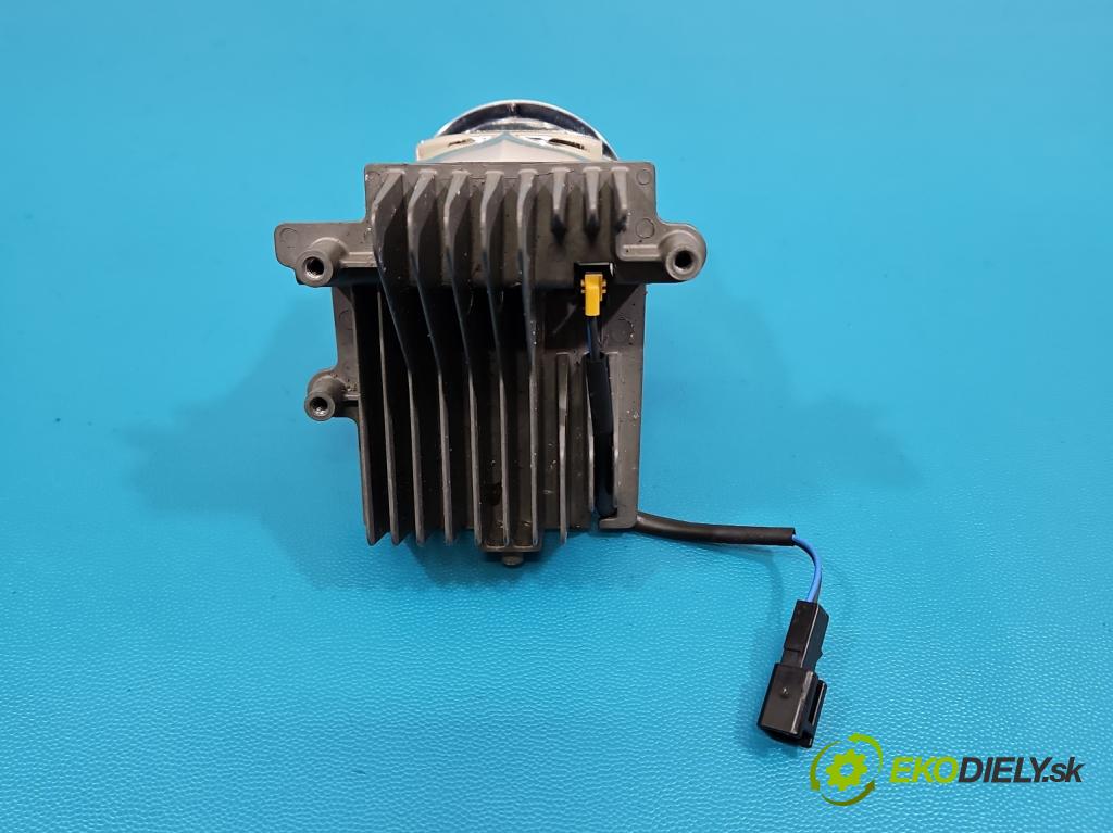 Nissan X-trail III T32 2013-2021 1.6 dci 131 hp automatic 96 kW 1598 cm3 5- čočka reflektor: levého