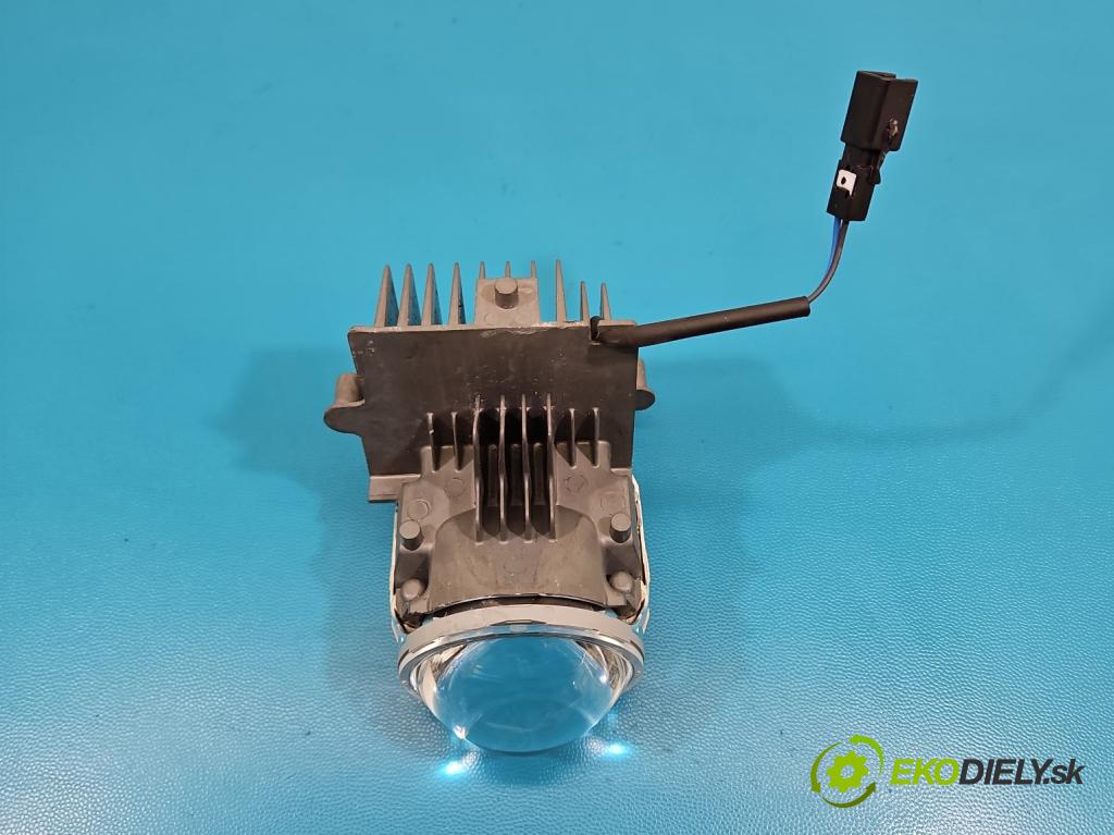 Nissan X-trail III T32 2013-2021 1.6 dci 131 hp automatic 96 kW 1598 cm3 5- čočka reflektor: levého