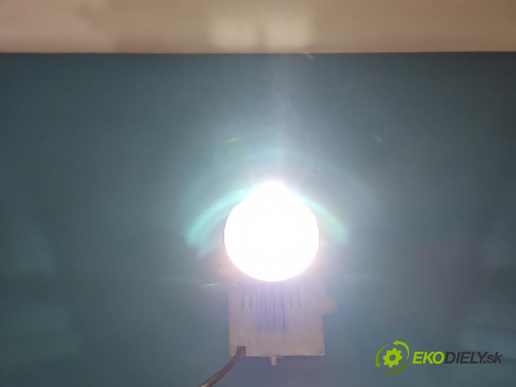 Nissan X-trail III T32 2013-2021 1.6 dci 131 hp automatic 96 kW 1598 cm3 5- čočka reflektor: levého