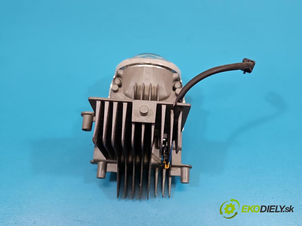 Nissan X-trail III T32 2013-2021 1.6 dci 131 HP automatic 96 kW 1598 cm3 5- Šošovka reflektor: pravej časti