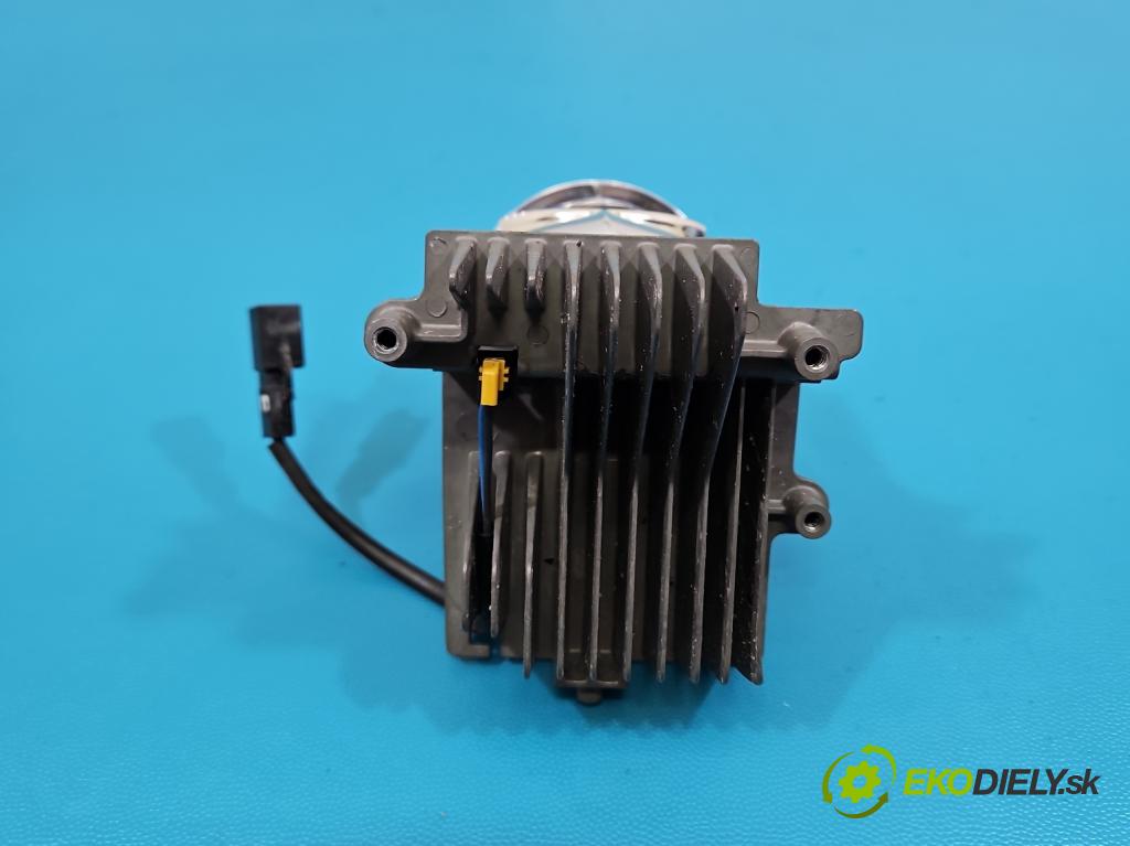 Nissan X-trail III T32 2013-2021 1.6 dci 131 HP automatic 96 kW 1598 cm3 5- Šošovka reflektor: pravej časti