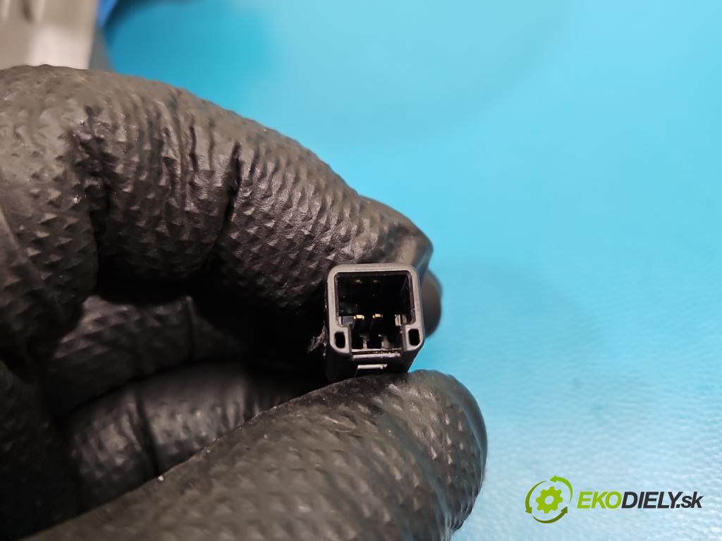 Nissan X-trail III T32 2013-2021 1.6 dci 131 HP automatic 96 kW 1598 cm3 5- Šošovka reflektor: pravej časti