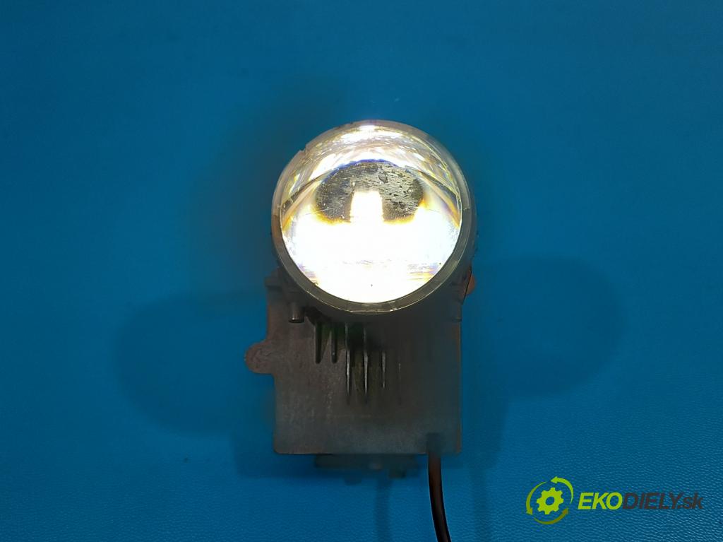 Nissan X-trail III T32 2013-2021 1.6 dci 131 HP automatic 96 kW 1598 cm3 5- Šošovka reflektor: pravej časti