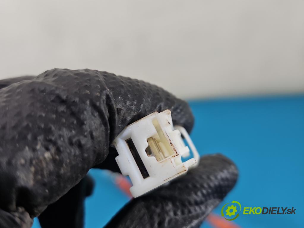 Toyota Auris II 2012-2018 1.8 16V 99 HP automatic 73 kW 1798 cm3 5- Zväzok: ostatné 8216402030G