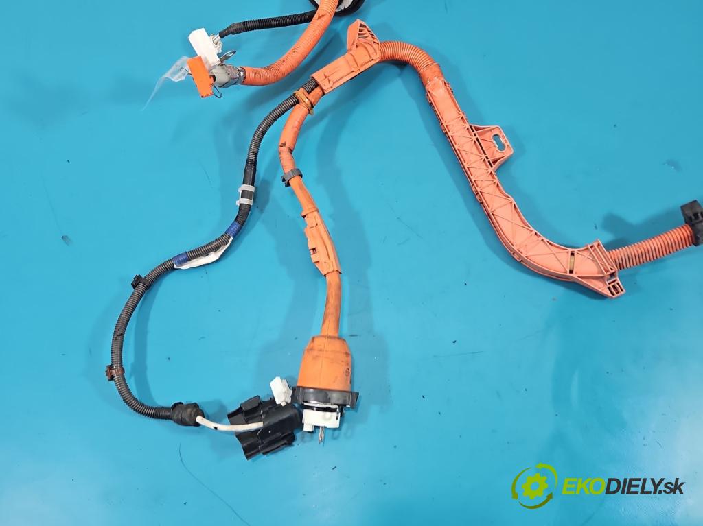 Toyota Auris II 2012-2018 1.8 16V 99 HP automatic 73 kW 1798 cm3 5- Zväzok: ostatné 8216402030G