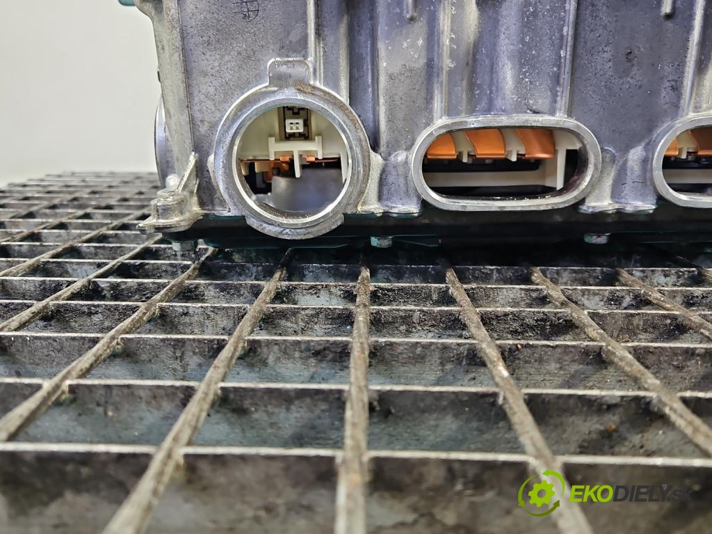 Toyota Auris II 2012-2018 1.8 16V 99 HP automatic 73 kW 1798 cm3 5- střídač: prúd G9201-47053