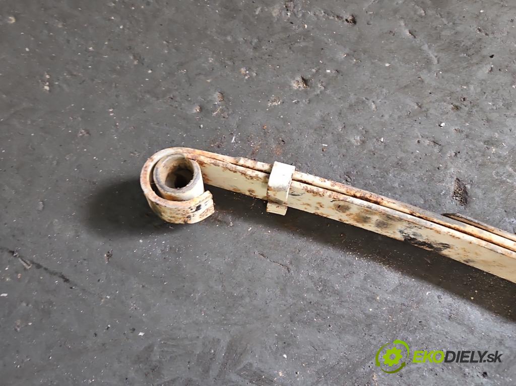 Suzuki Samurai 1.3 16V 64 hp manual 47 kW 1315 cm3 3- listová pero přední