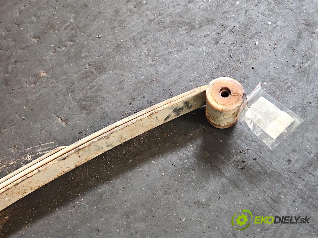 Suzuki Samurai 1.3 16V 64 hp manual 47 kW 1315 cm3 3- listová pero přední