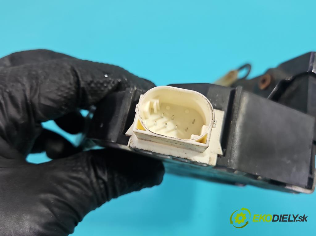 Mini One I 2000-2006 1.6 16V 90 hp manual 66 kW 1598 cm3 3- zámek přední levý