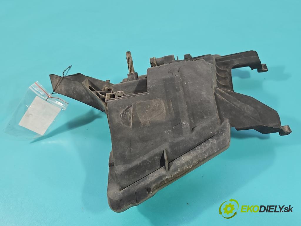 Peugeot 407 2.0 16V 136hp manual 100 kW 1997 cm3 4- Halogen levý  (Klika dveří ostatní)