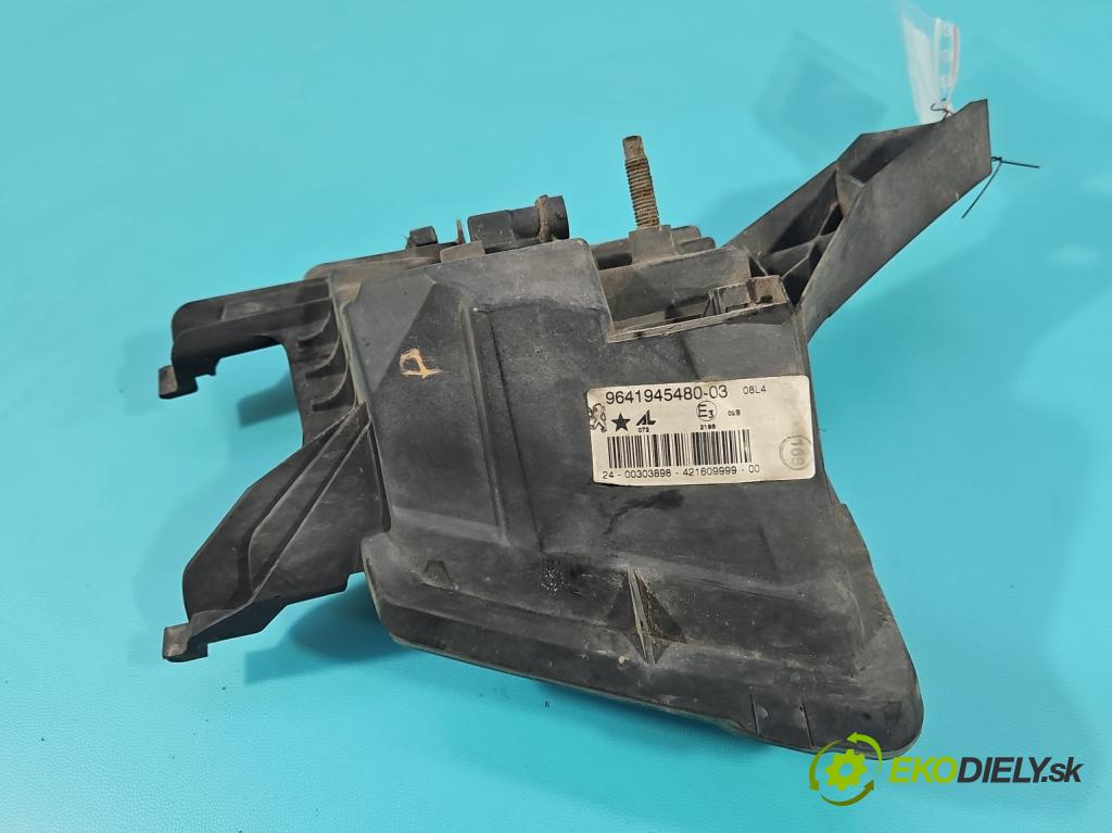 Peugeot 407 2.0 16V 136 HP manual 100 kW 1997 cm3 4- Halogen pravý 9641945480 (Kľučka dverí ostatné)