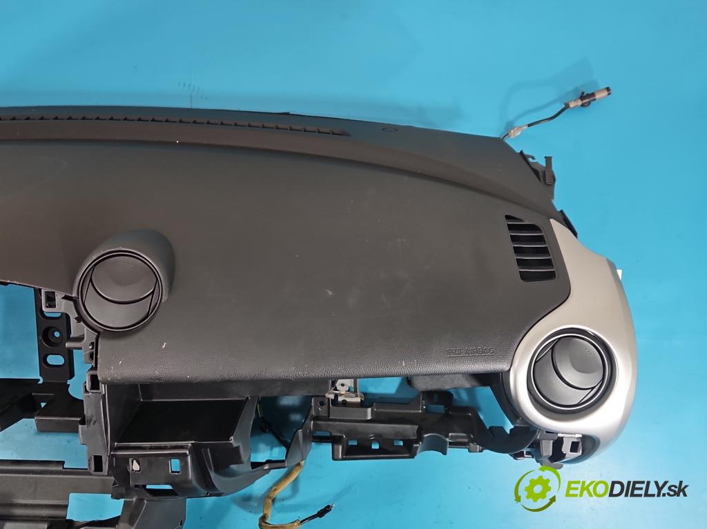 Mazda 2 II 2007-2014 1.3 16V 86 HP manual 63 kW 1349 cm3 3- kokpit,pristrojová doska rozdeľovacia