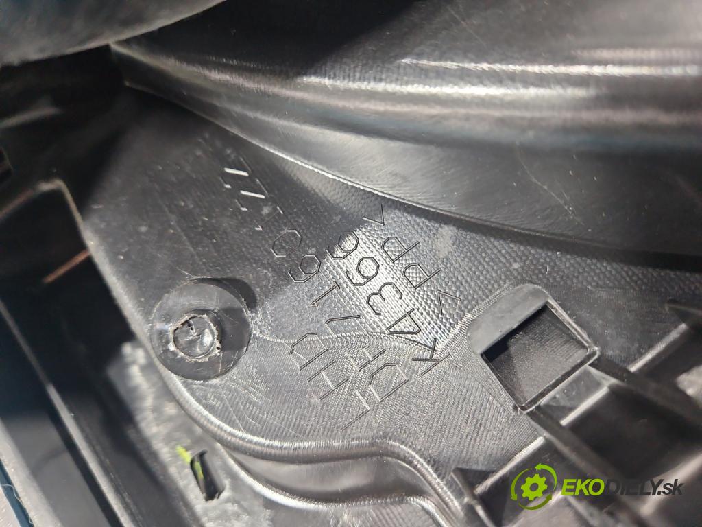 Mazda 2 II 2007-2014 1.3 16V 86 HP manual 63 kW 1349 cm3 3- kokpit,pristrojová doska rozdeľovacia