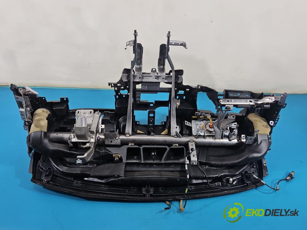 Mazda 2 II 2007-2014 1.3 16V 86 HP manual 63 kW 1349 cm3 3- kokpit,pristrojová doska rozdeľovacia