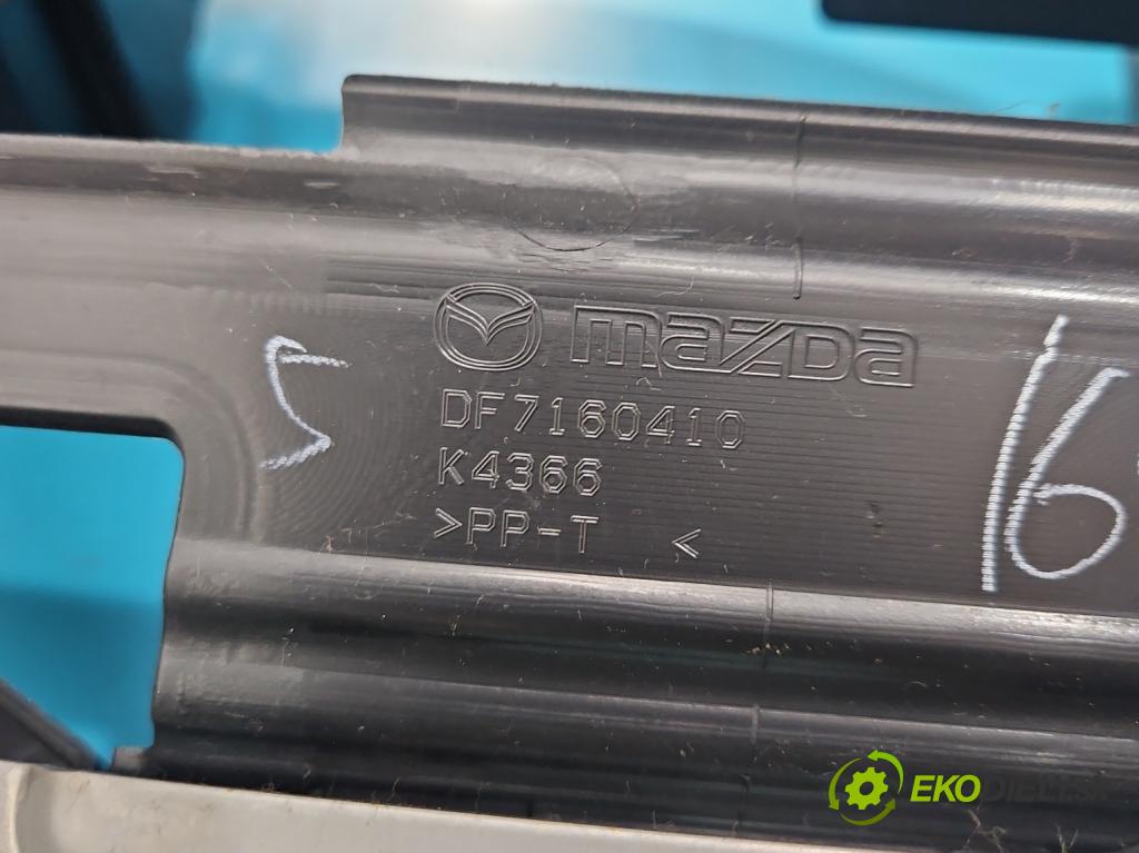 Mazda 2 II 2007-2014 1.3 16V 86 HP manual 63 kW 1349 cm3 3- kokpit,pristrojová doska rozdeľovacia