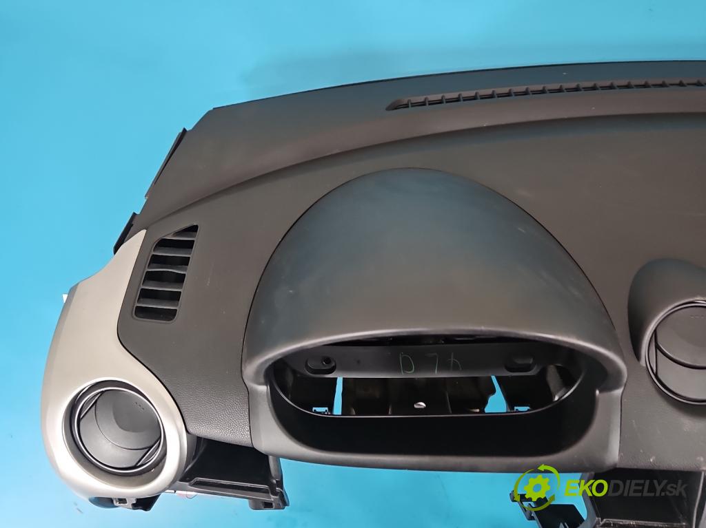 Mazda 2 II 2007-2014 1.3 16V 86 HP manual 63 kW 1349 cm3 3- kokpit,pristrojová doska rozdeľovacia