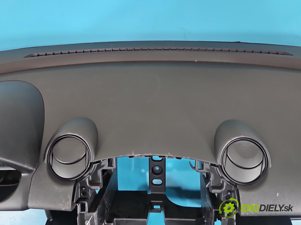 Mazda 2 II 2007-2014 1.3 16V 86 HP manual 63 kW 1349 cm3 3- kokpit,pristrojová doska rozdeľovacia