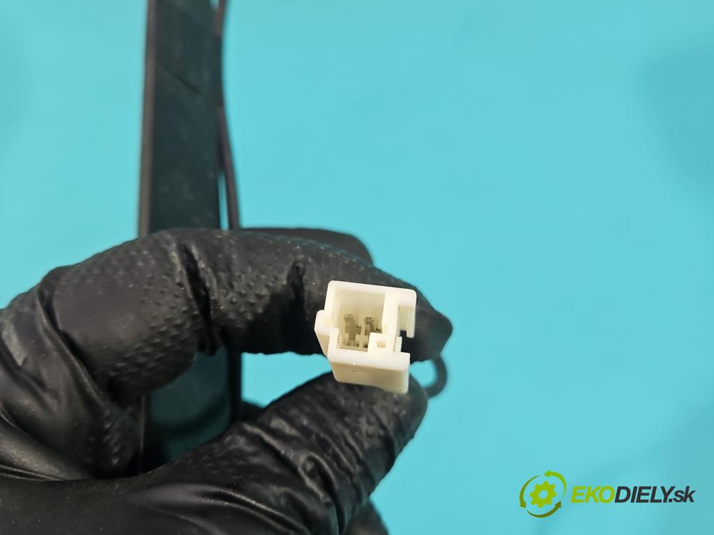 Nissan Qashqai I J10 2006-2013 2.0 dci 150 hp manual 110 kW 1995 cm3 5- stěna bezpečnost přední levý 86885-JD010