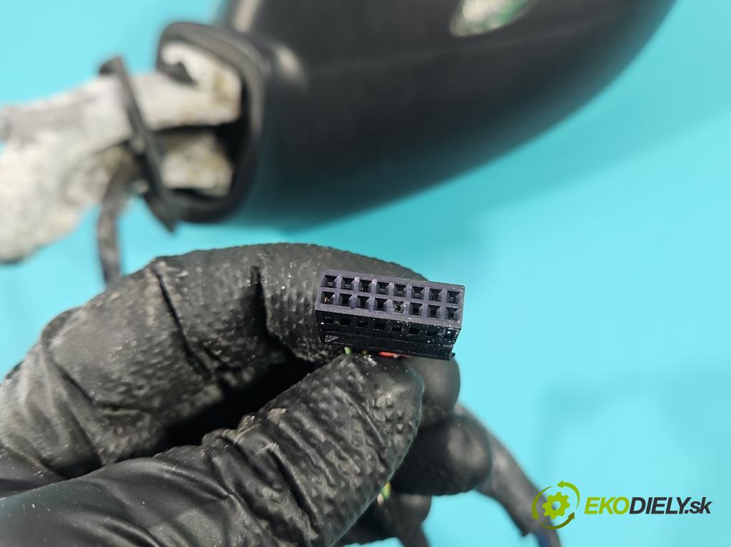 Vw Passat B8 2014 - 2.0 tdi 150 HP automatic 110 kW 1968 cm3 5- zrkadlo pravé  (Kľučka dverí ostatné)