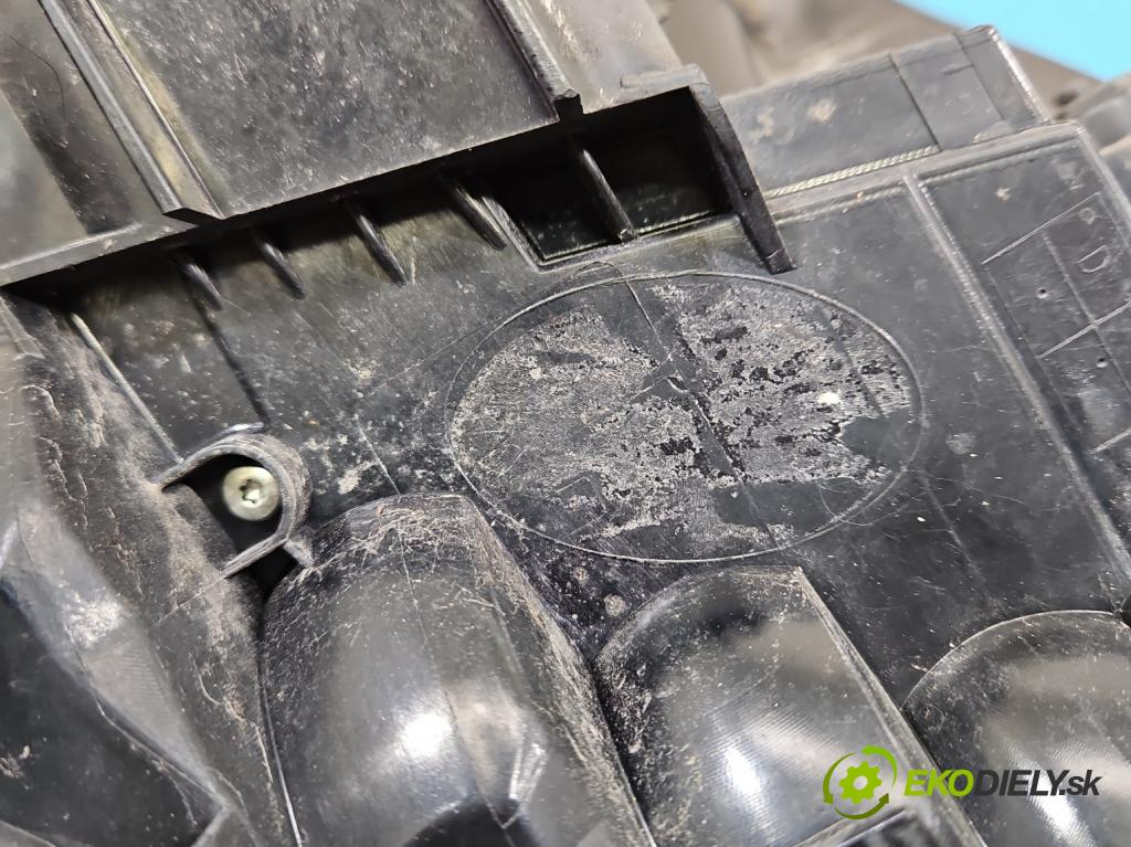 Vw Passat B8 2014 - 2.0 tdi 150 HP automatic 110 kW 1968 cm3 5- svetlo / reflektor zadné pravé 3G9945312 (Kľučka dverí ostatné)