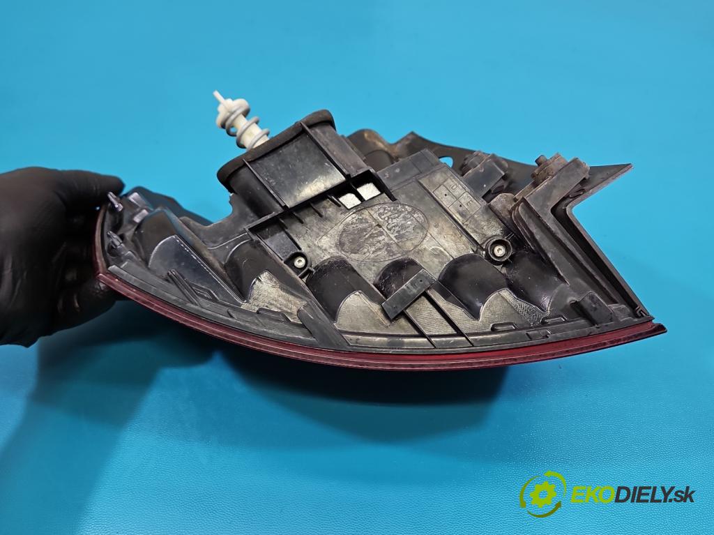 Vw Passat B8 2014 - 2.0 tdi 150 HP automatic 110 kW 1968 cm3 5- svetlo / reflektor zadné pravé 3G9945312 (Kľučka dverí ostatné)