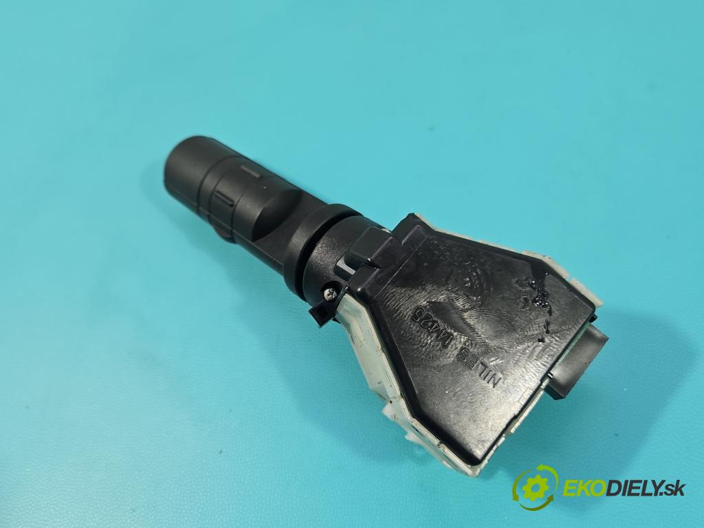 Nissan Qashqai I J10 2006-2013 2.0 dci 150 HP manual 110 kW 1995 cm3 5- prepínač komplex:  (Prepínacie páčky pod volantom)