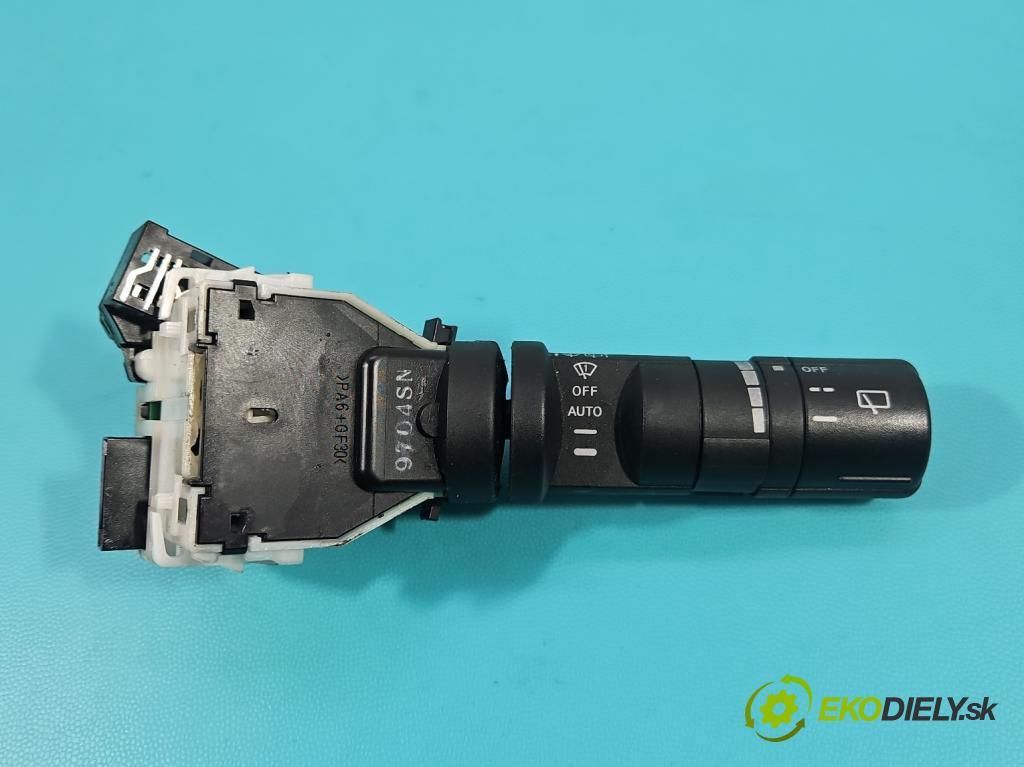 Nissan Qashqai I J10 2006-2013 2.0 dci 150 HP manual 110 kW 1995 cm3 5- prepínač komplex:  (Prepínacie páčky pod volantom)