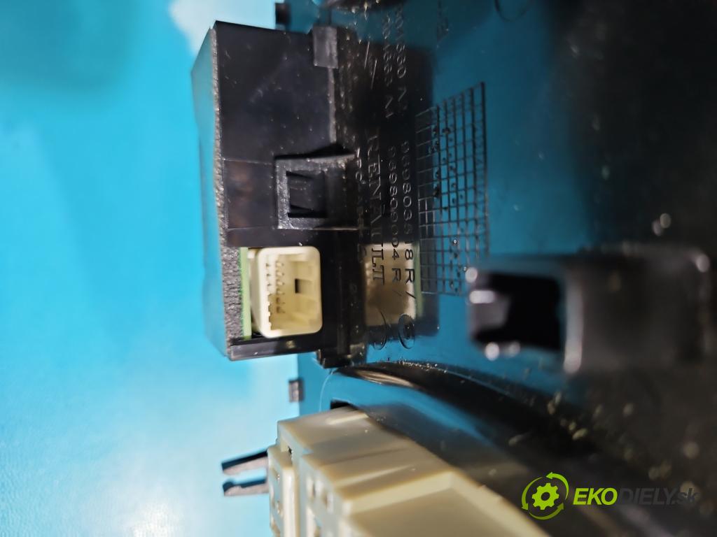 Renault Clio V 2019- 1.0 91 KM automatic 67 kW 999 cm3 5- svetlo / reflektor interiéra 969803518R