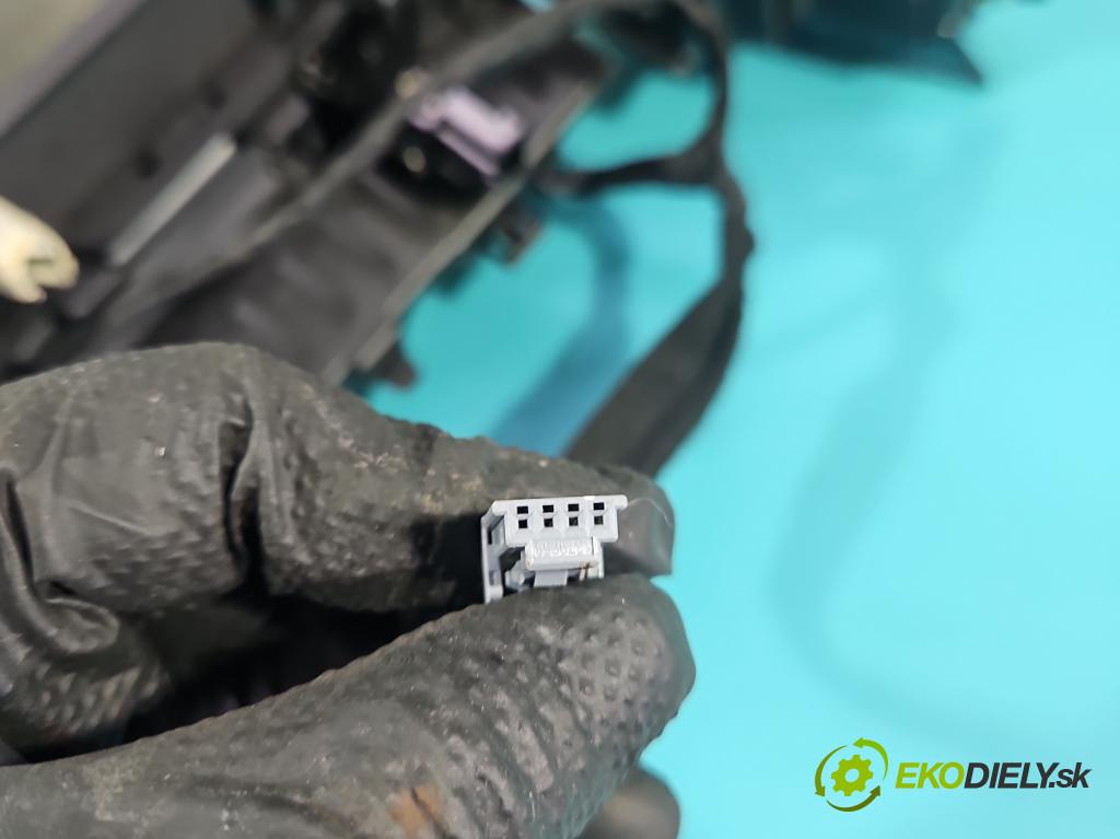 Renault Clio V 2019- 1.0 91 KM automatic 67 kW 999 cm3 5- kryt plast