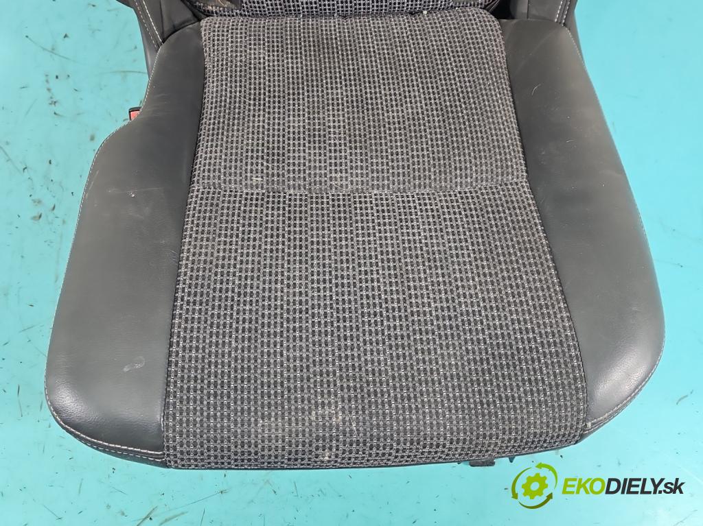 Toyota Verso 2009-2018 1.8 16V 147 HP manual 108 kW 1798 cm3 5- Sedačka zadné ľavý II