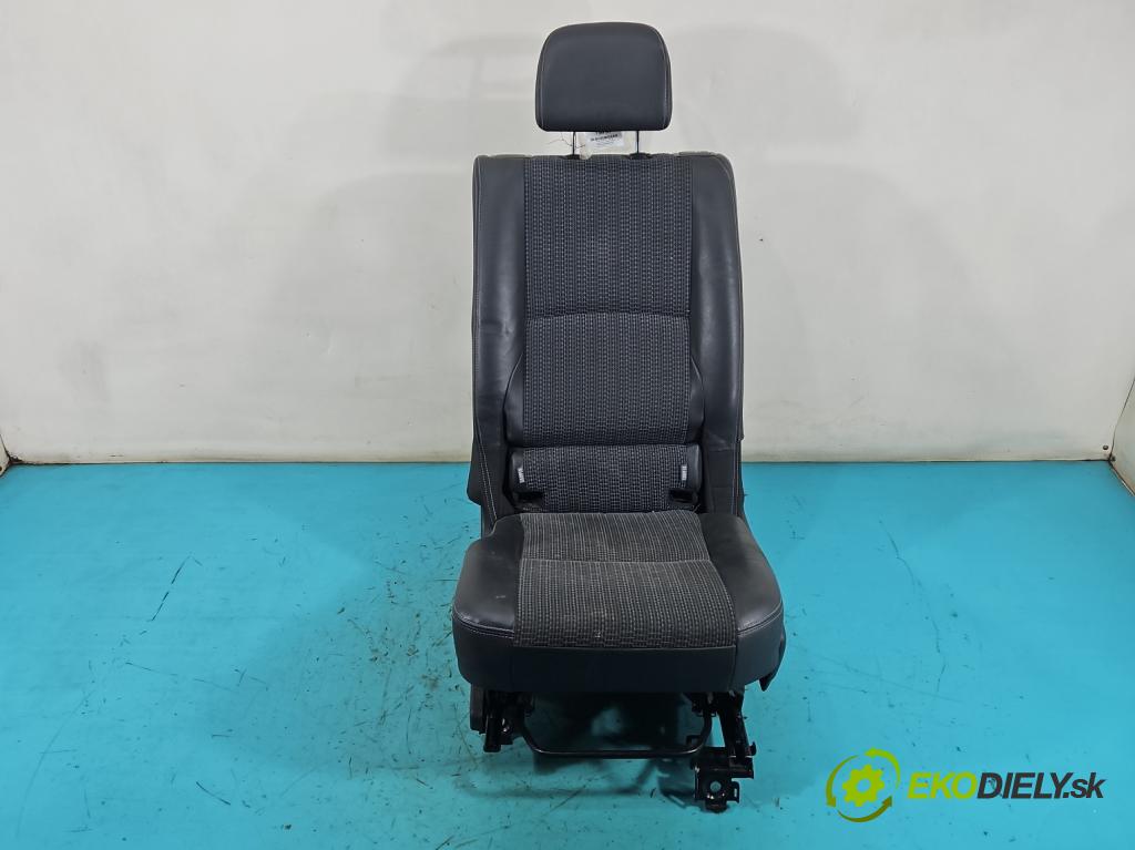 Toyota Verso 2009-2018 1.8 16V 147 HP manual 108 kW 1798 cm3 5- Sedačka zadné ľavý II 