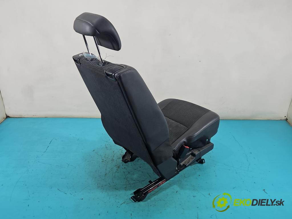 Toyota Verso 2009-2018 1.8 16V 147 HP manual 108 kW 1798 cm3 5- Sedačka zadné ľavý II