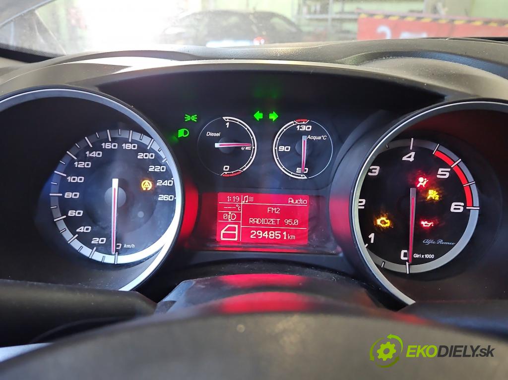 Alfa romeo Giulietta 1.6 jtd 105 hp manual 77 kW 1598 cm3 5- Přístrojová deska 50516478 (Přístrojová deska)