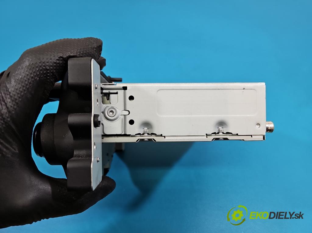 Alfa romeo Giulietta 1.6 jtd 105 HP manual 77 kW 1598 cm3 5- Radio originál 1560912490