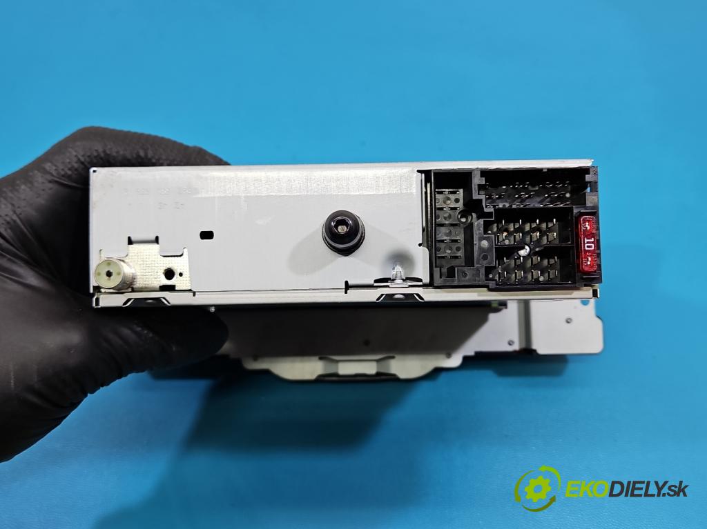 Alfa romeo Giulietta 1.6 jtd 105 HP manual 77 kW 1598 cm3 5- Radio originál 1560912490