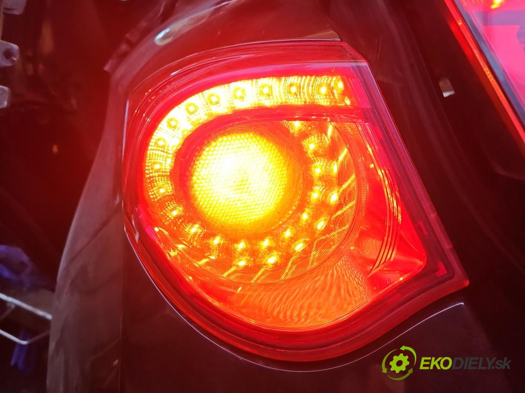 Alfa romeo Giulietta 1.6 jtd 105 hp manual 77 kW 1598 cm3 5- světlo zadní levé 50513613 (Klika dveří ostatní)