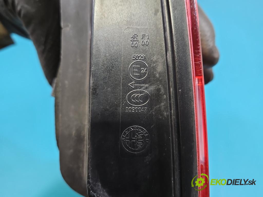 Alfa romeo Giulietta 1.6 jtd 105 hp manual 77 kW 1598 cm3 5- světlo zadní levé 50513401 (Klika dveří ostatní)