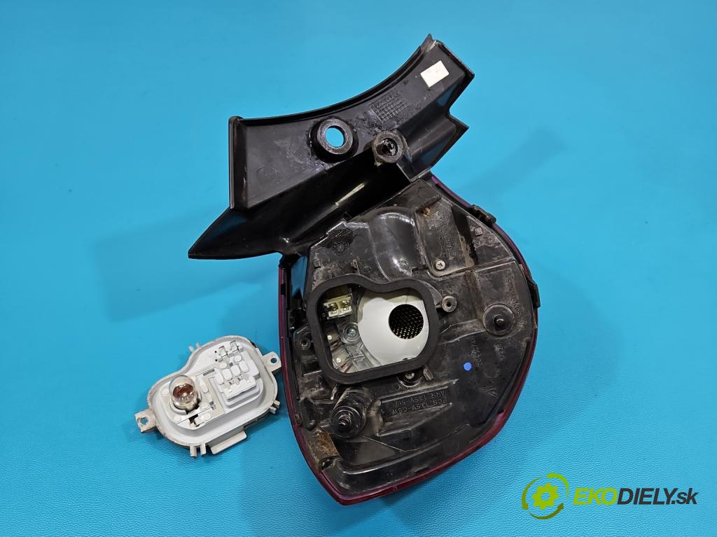 Alfa romeo Giulietta 1.6 jtd 105 hp manual 77 kW 1598 cm3 5- světlo zadní pravé 0050513612 (Klika dveří ostatní)