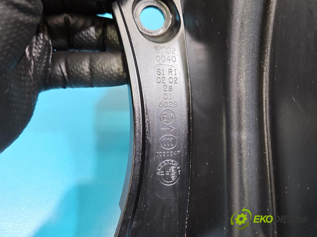 Alfa romeo Giulietta 1.6 jtd 105 hp manual 77 kW 1598 cm3 5- světlo zadní pravé 0050513612 (Klika dveří ostatní)