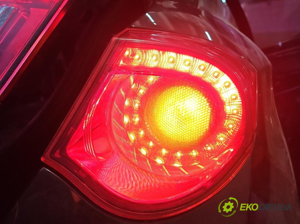 Alfa romeo Giulietta 1.6 jtd 105 hp manual 77 kW 1598 cm3 5- světlo zadní pravé 0050513612 (Klika dveří ostatní)