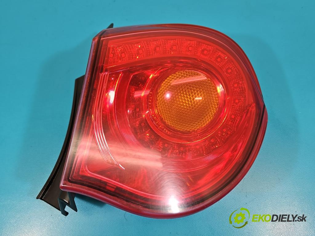 Alfa romeo Giulietta 1.6 jtd 105 hp manual 77 kW 1598 cm3 5- světlo zadní pravé 0050513612 (Klika dveří ostatní)