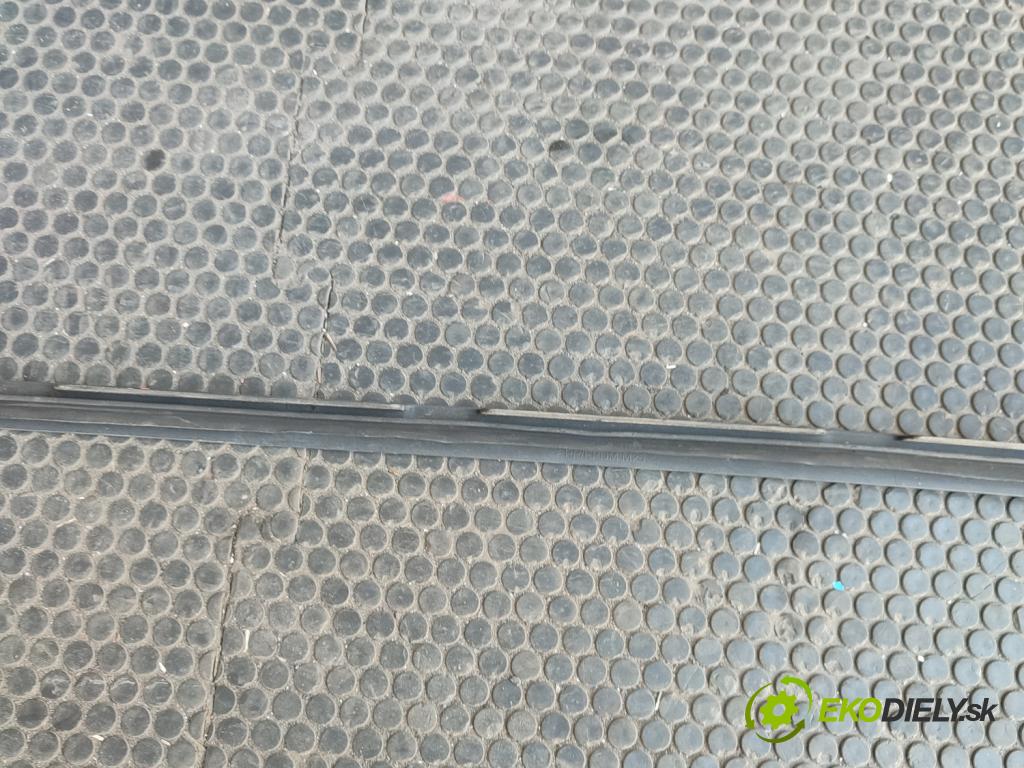 Volvo V70 III 2007-2016 2.0 16V 145 HP manual 107 kW 1999 cm3 5- lišta Okna: čelné: pravé 31214493