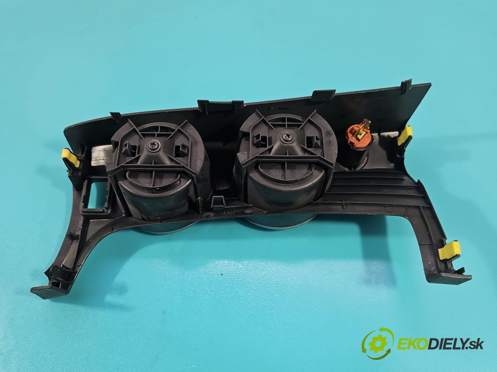 Toyota Verso 2009-2018 1.8 16V 147 hp manual 108 kW 1798 cm3 5- Rukojeť: na napoje:  (Držák nápojů)