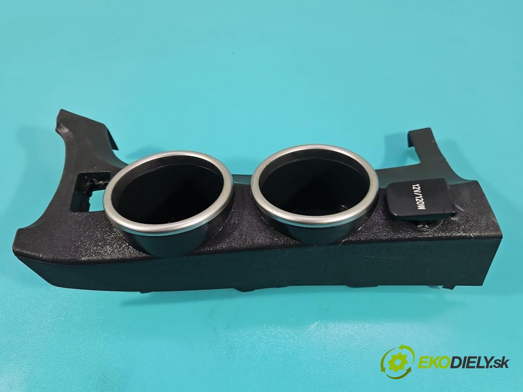 Toyota Verso 2009-2018 1.8 16V 147 hp manual 108 kW 1798 cm3 5- Rukojeť: na napoje:  (Držák nápojů)