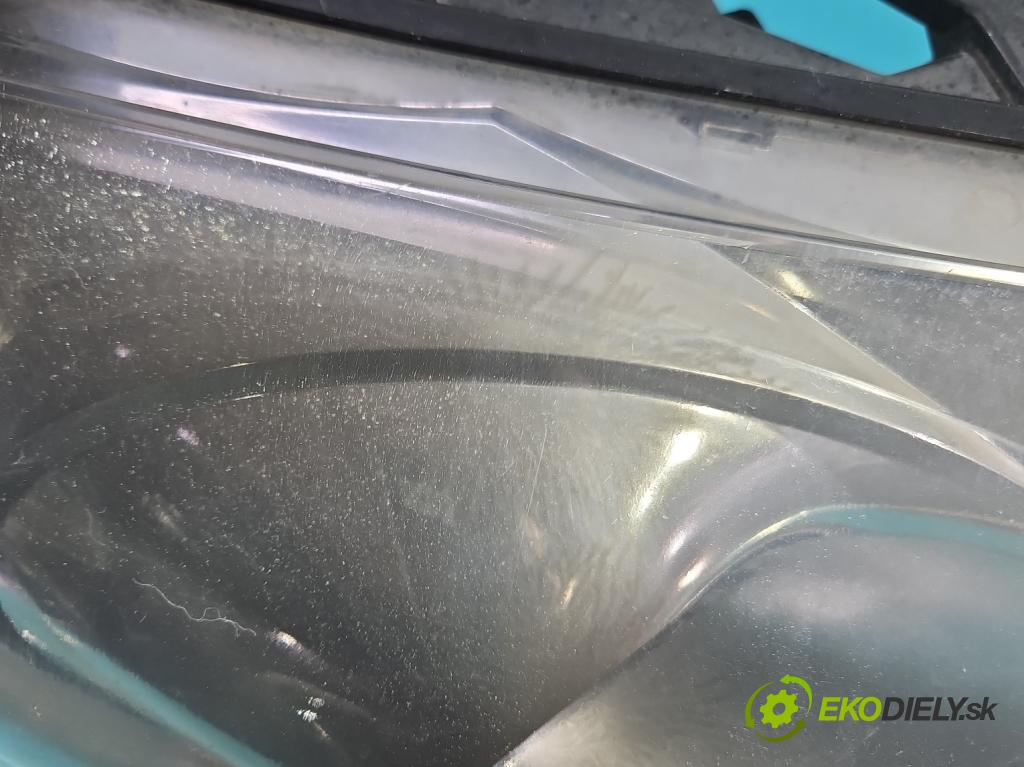 Peugeot 407 2.0 16V 136 HP manual 100 kW 1997 cm3 4- Reflektor: pravý 9641944180 (Svetlo predné pravé)