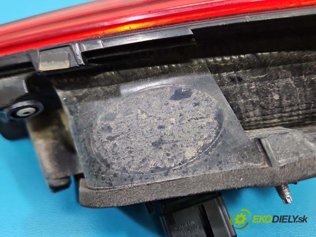 Vw Passat B8 2014 - 2.0 tdi 150 HP automatic 110 kW 1968 cm3 5- svetlo / reflektor zadné ľavé  (Kľučka dverí ostatné)