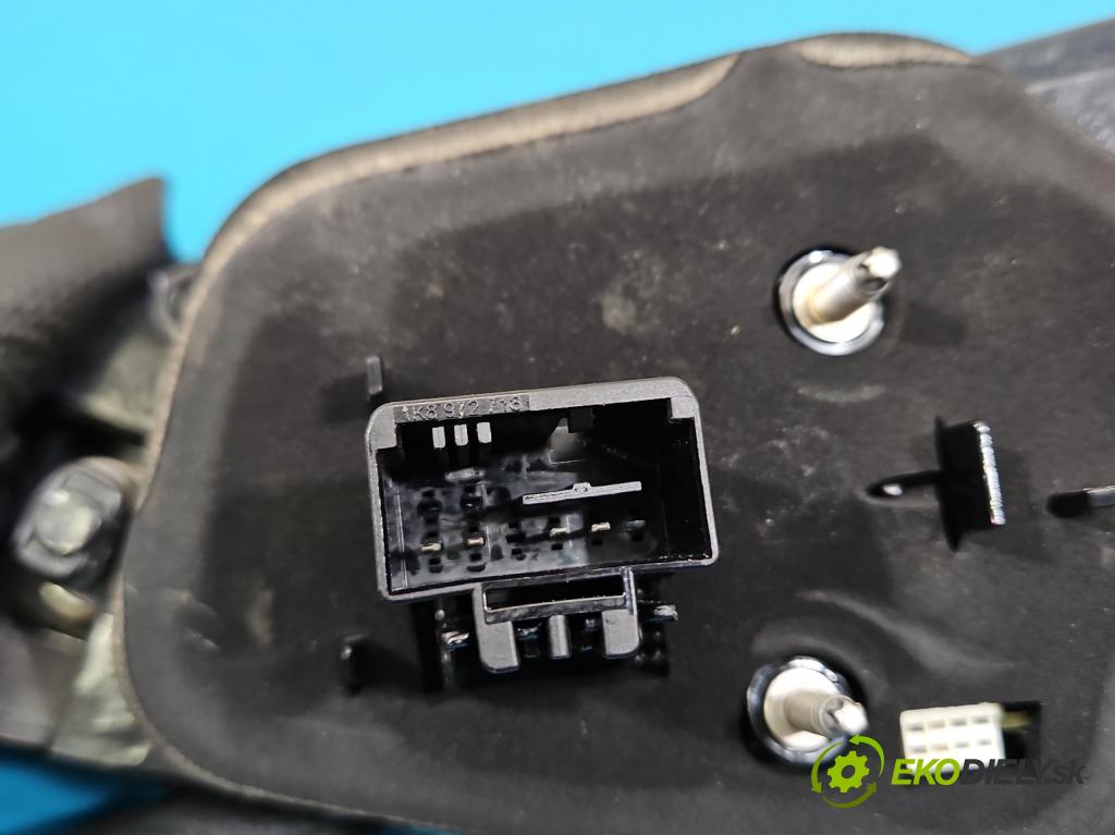 Vw Passat B8 2014 - 2.0 tdi 150 HP automatic 110 kW 1968 cm3 5- svetlo / reflektor zadné ľavé  (Kľučka dverí ostatné)